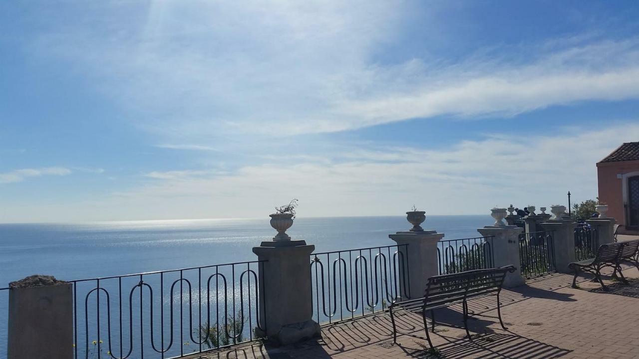 L.T. Metis Hotel Acireale Eksteriør billede